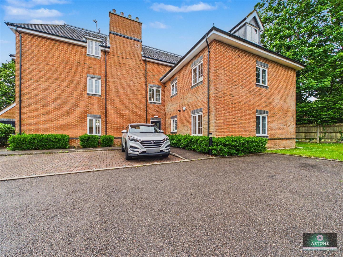 Barn Close, Crawley Image 1