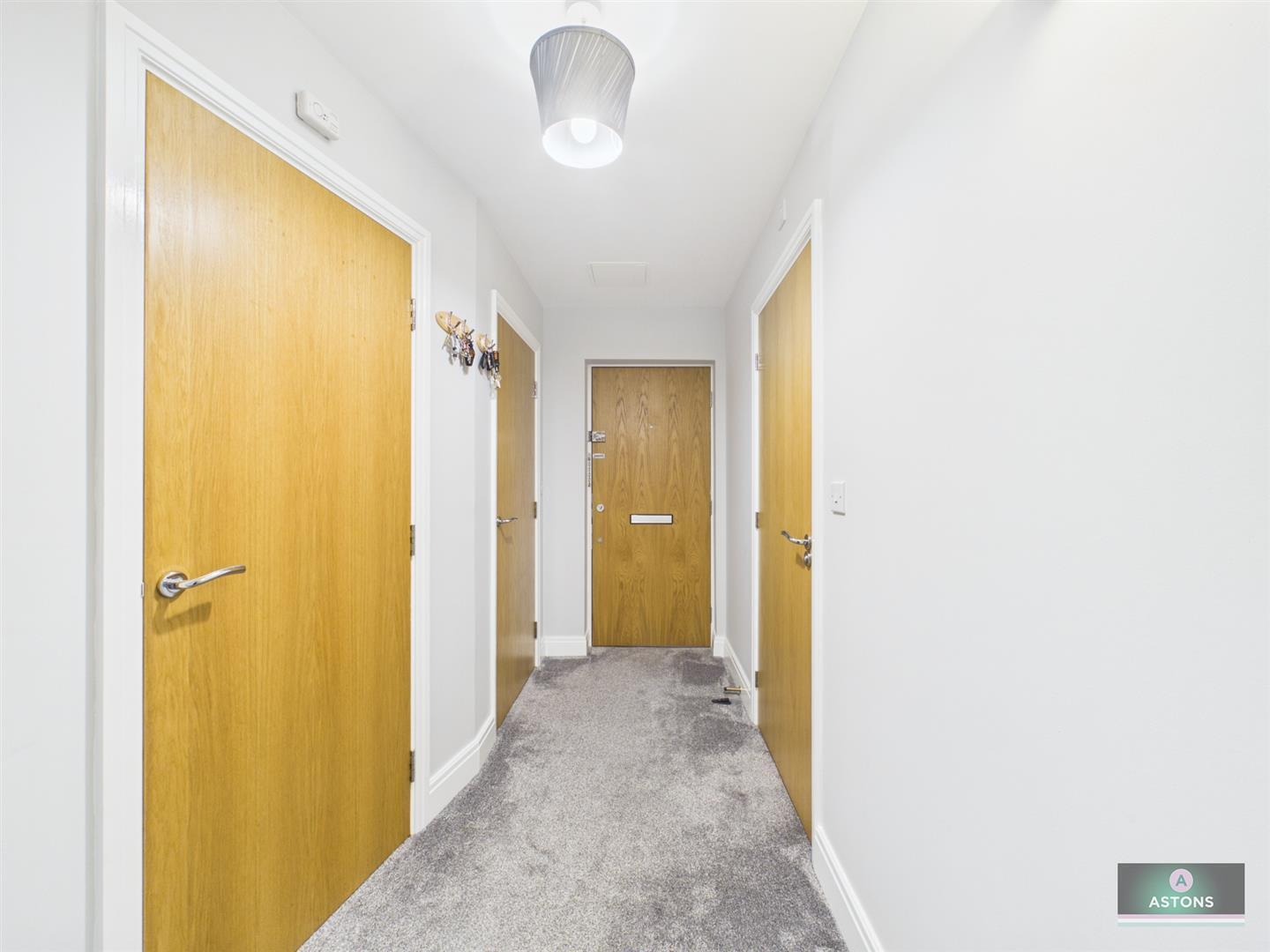 Barn Close, Crawley Image 9