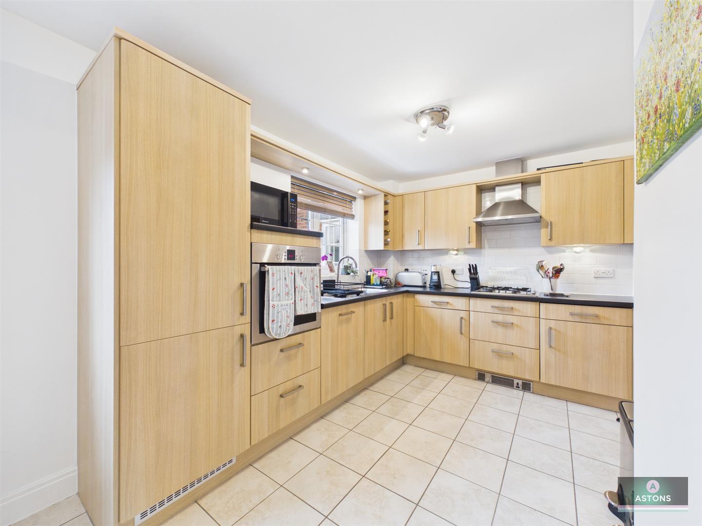 Barn Close, Crawley Image 12