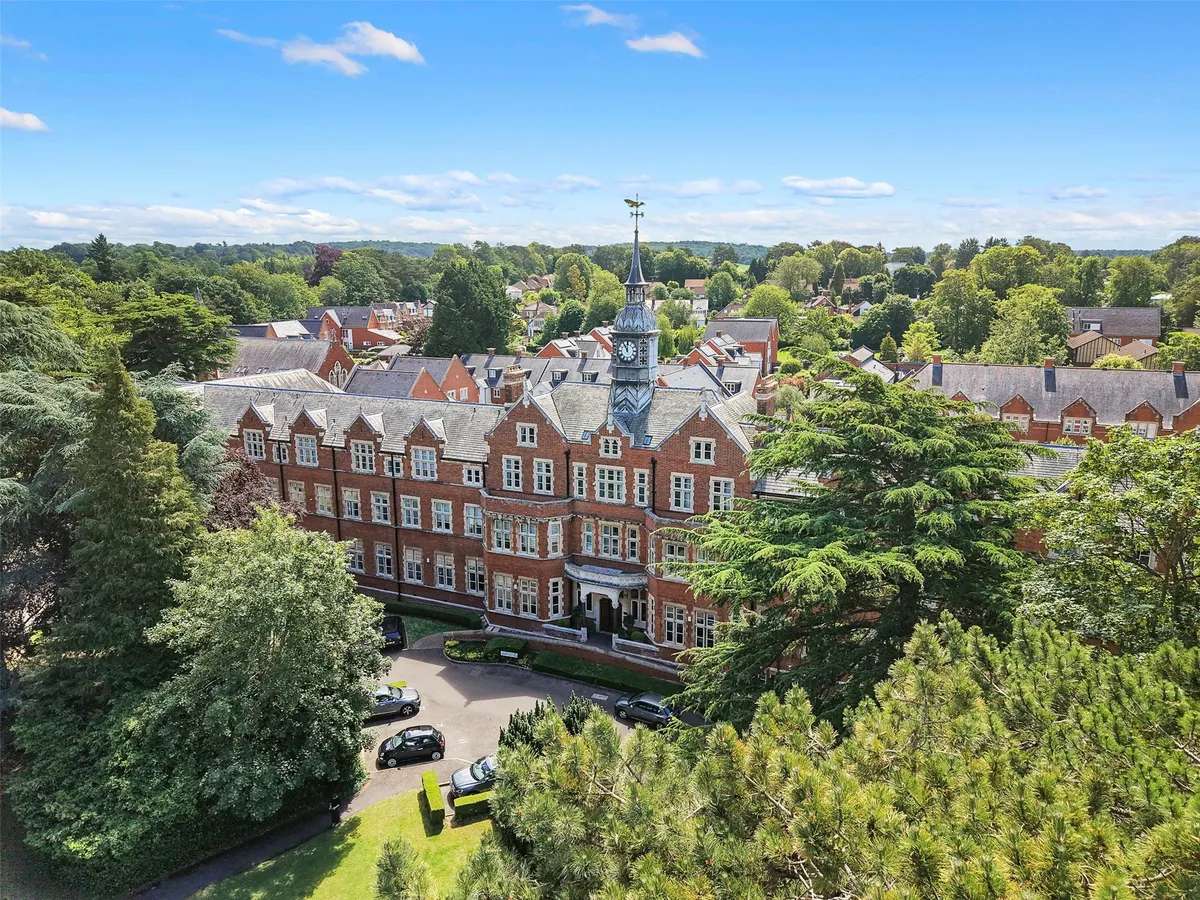 Lavender Close, Leatherhead, Surrey, KT22
