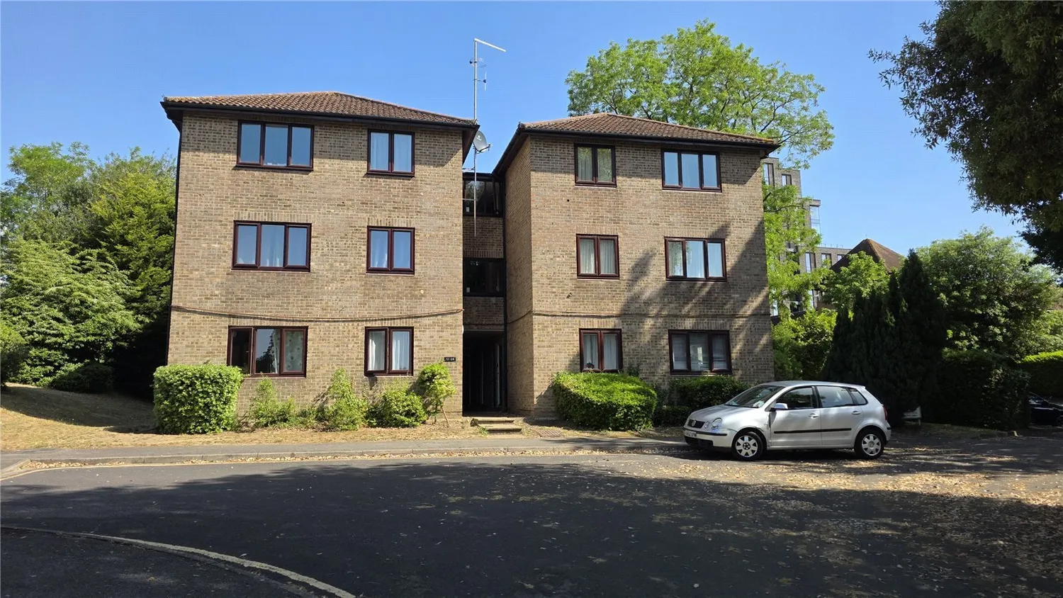 Calluna Court, Woking, GU22 photo 6
