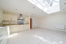 Lincoln Grove, WEYBRIDGE, KT13 photo 3