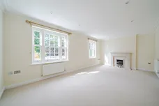 Lincoln Grove, WEYBRIDGE, KT13 photo 4
