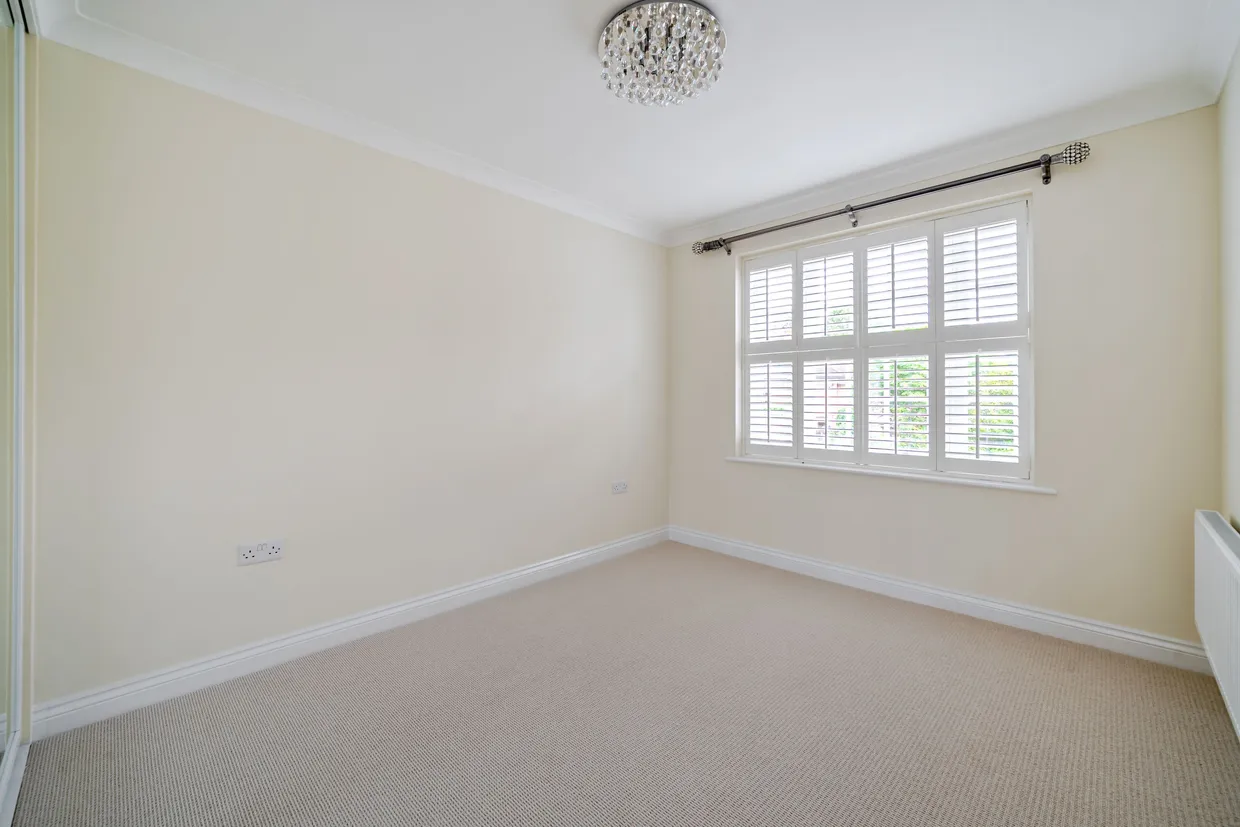 Lincoln Grove, WEYBRIDGE, KT13 photo 7