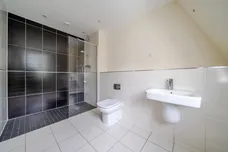 Lincoln Grove, WEYBRIDGE, KT13 photo 8