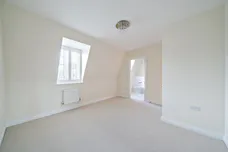 Lincoln Grove, WEYBRIDGE, KT13 photo 9