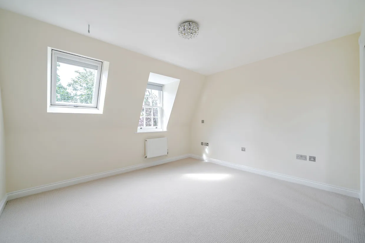 Lincoln Grove, WEYBRIDGE, KT13 photo 10
