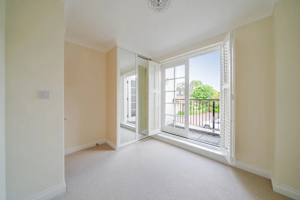 Lincoln Grove, WEYBRIDGE, KT13 photo 11