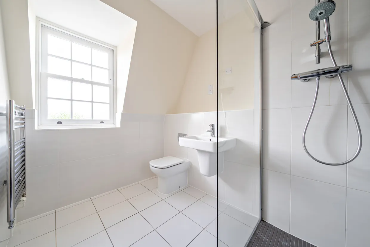 Lincoln Grove, WEYBRIDGE, KT13 photo 12
