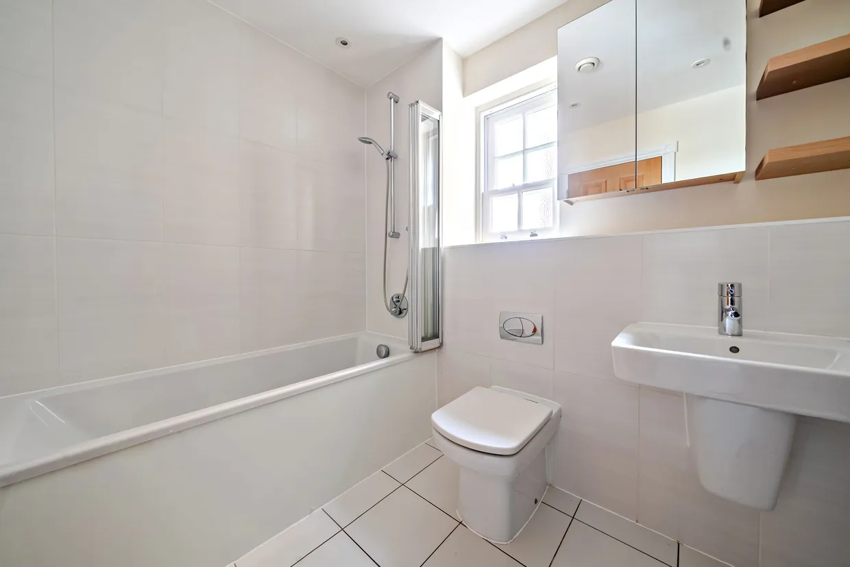 Lincoln Grove, WEYBRIDGE, KT13 photo 13
