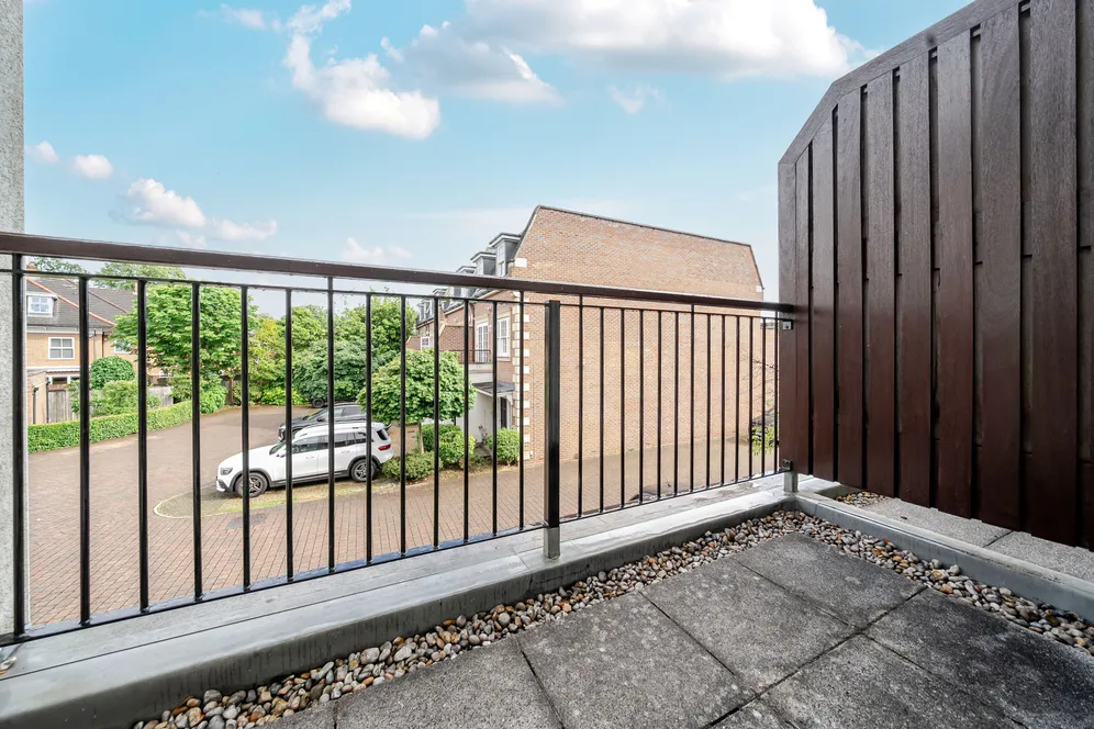 Lincoln Grove, WEYBRIDGE, KT13 photo 14