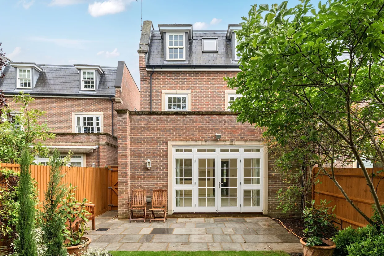 Lincoln Grove, WEYBRIDGE, KT13 photo 15