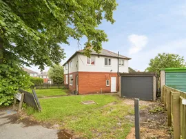 Broadgate Walk, Horsforth, Leeds thumb 2
