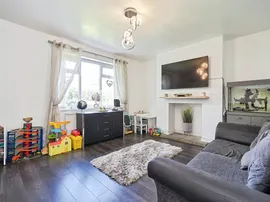 Broadgate Walk, Horsforth, Leeds thumb 3