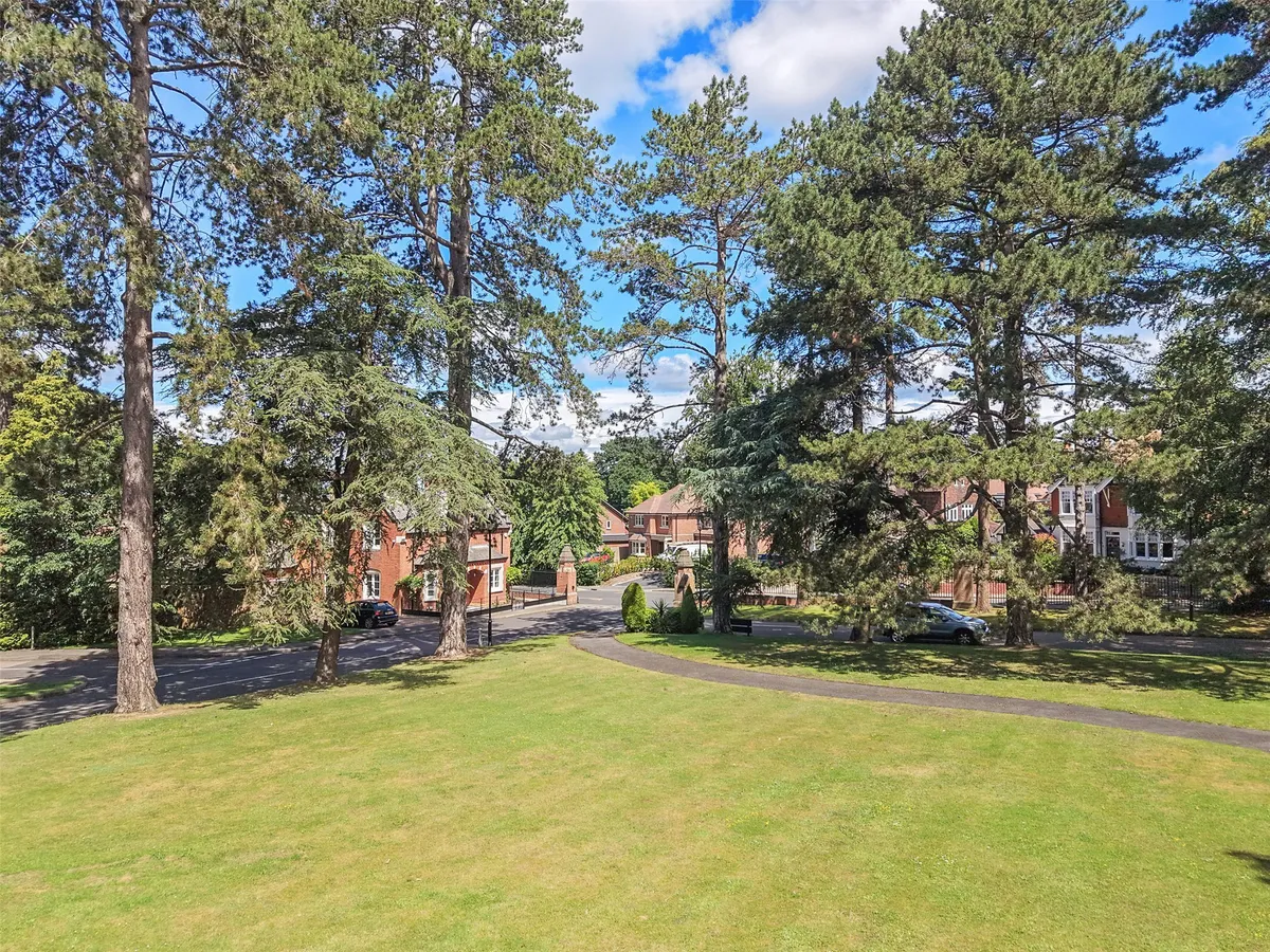 Lavender Close, Leatherhead, Surrey, KT22