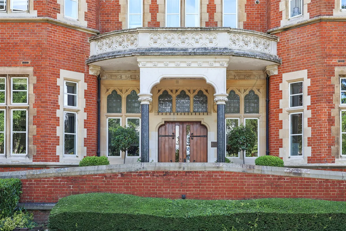 Lavender Close, Leatherhead, Surrey, KT22