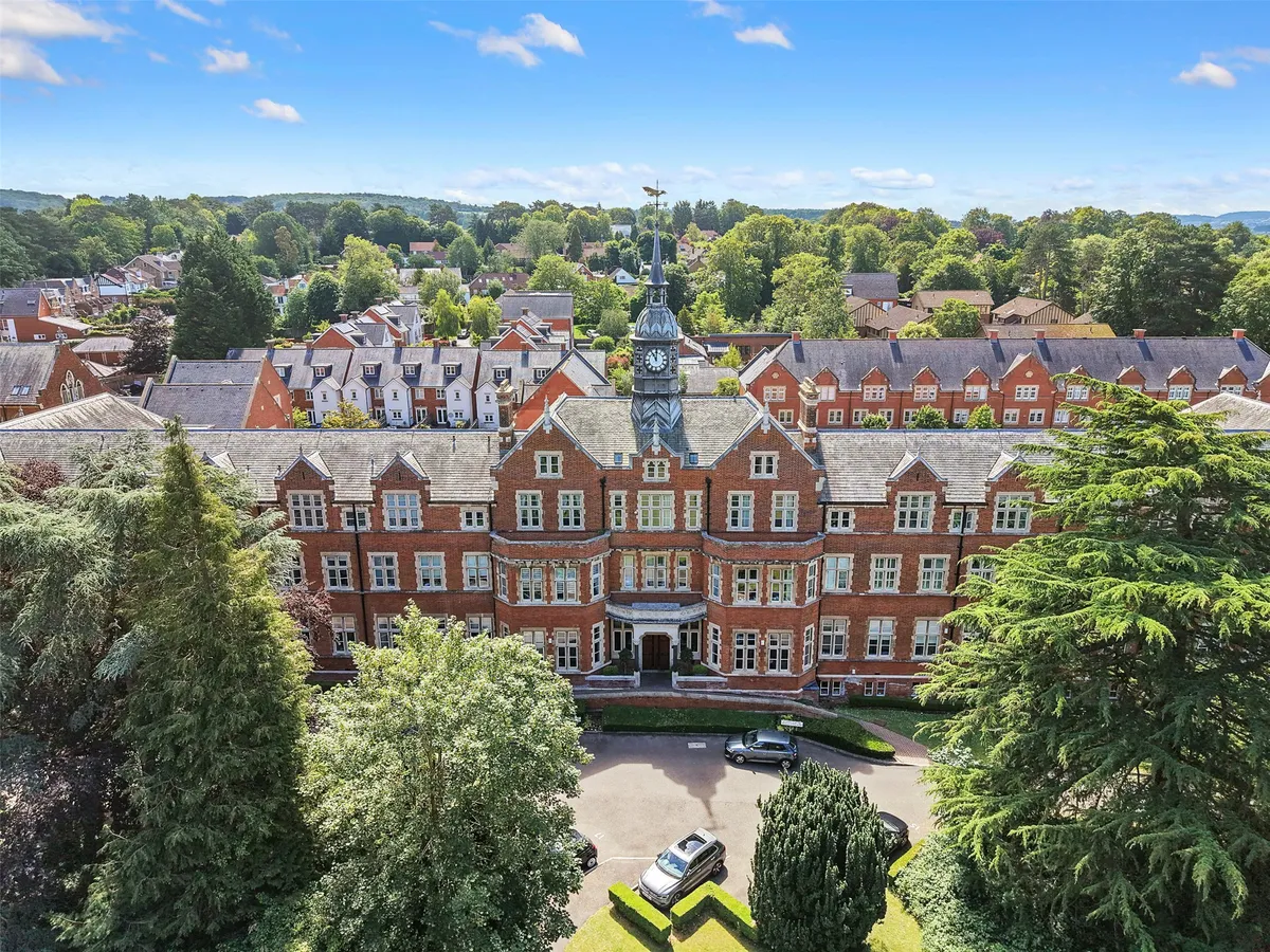 Lavender Close, Leatherhead, Surrey, KT22