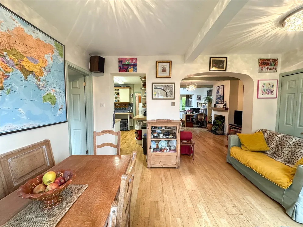 Property carousel item 4