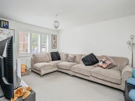 Taylor Close, Waterlooville thumb 2
