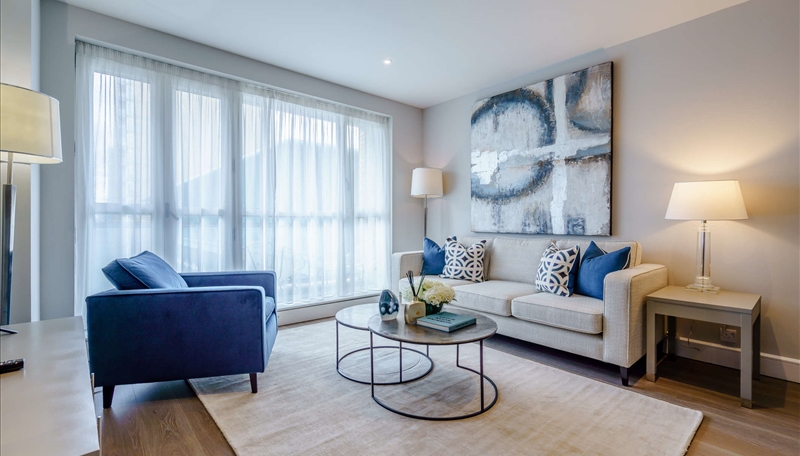 Luxury Two Bedroom Apartment To Let  Skyline Balcony & Air Conditioning  E14 Image 1