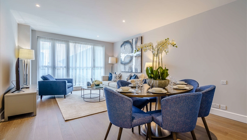 Luxury Two Bedroom Apartment To Let  Skyline Balcony & Air Conditioning  E14 Image 3