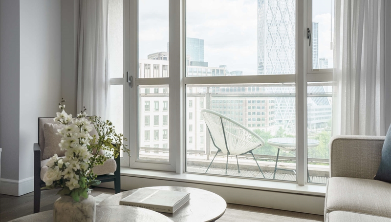 Luxury Two Bedroom Apartment To Let  Skyline Balcony & Air Conditioning  E14 Image 6