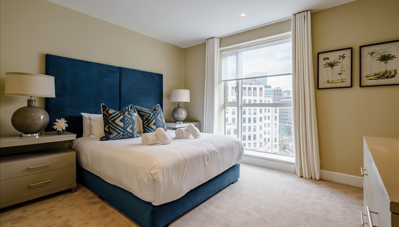Luxury Two Bedroom Apartment To Let  Skyline Balcony & Air Conditioning  E14 Image 8