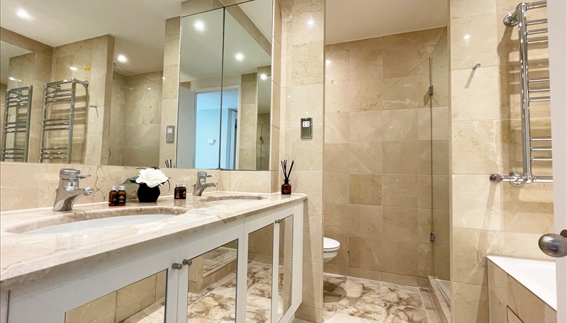 Luxury Two Bedroom Apartment To Let  Skyline Balcony & Air Conditioning  E14 Image 12