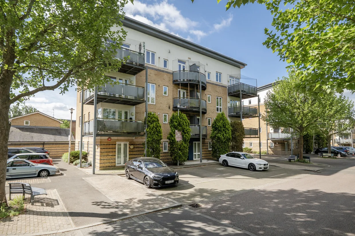 Linden Avenue, Watford, WD18 photo 1