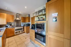 Linden Avenue, Watford, WD18 photo 2