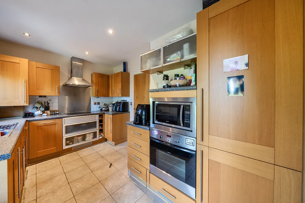 Linden Avenue, Watford, WD18 photo 2