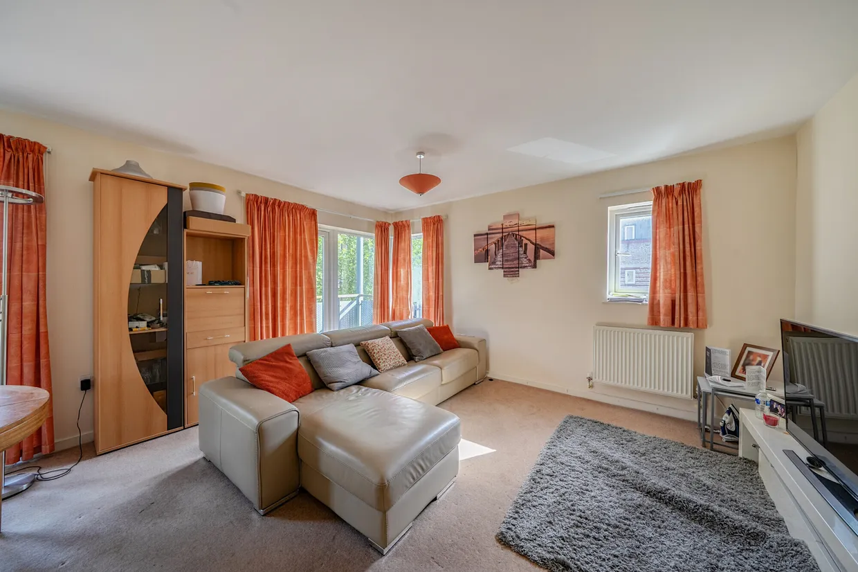 Linden Avenue, Watford, WD18 photo 3