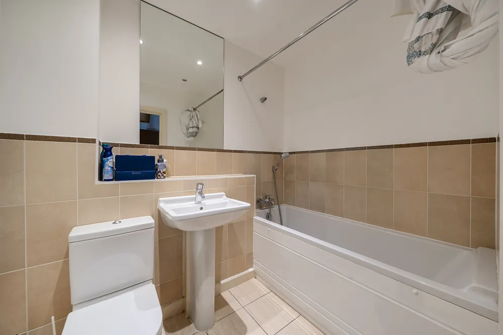 Linden Avenue, Watford, WD18 photo 6