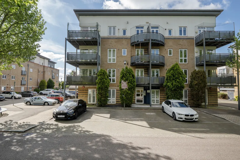 Linden Avenue, Watford, WD18 photo 12