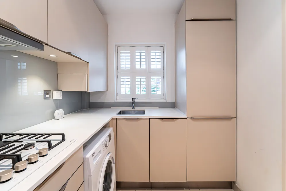 Wycliffe Road, London, SW11 photo 11