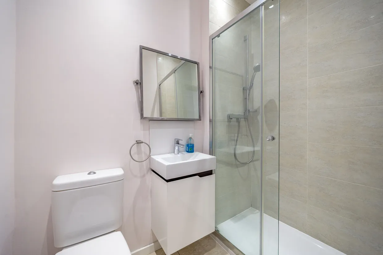 Rutland Gardens, Ealing, W13 photo 11