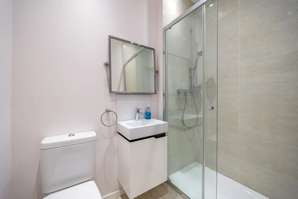 Rutland Gardens, Ealing, W13 photo 11