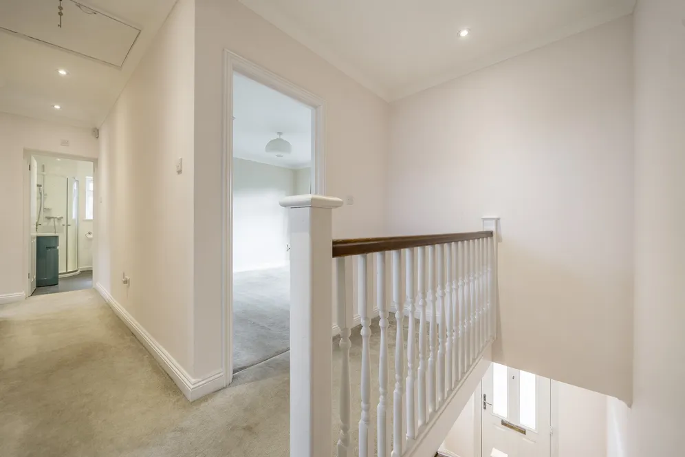 Rutland Gardens, Ealing, W13 photo 13