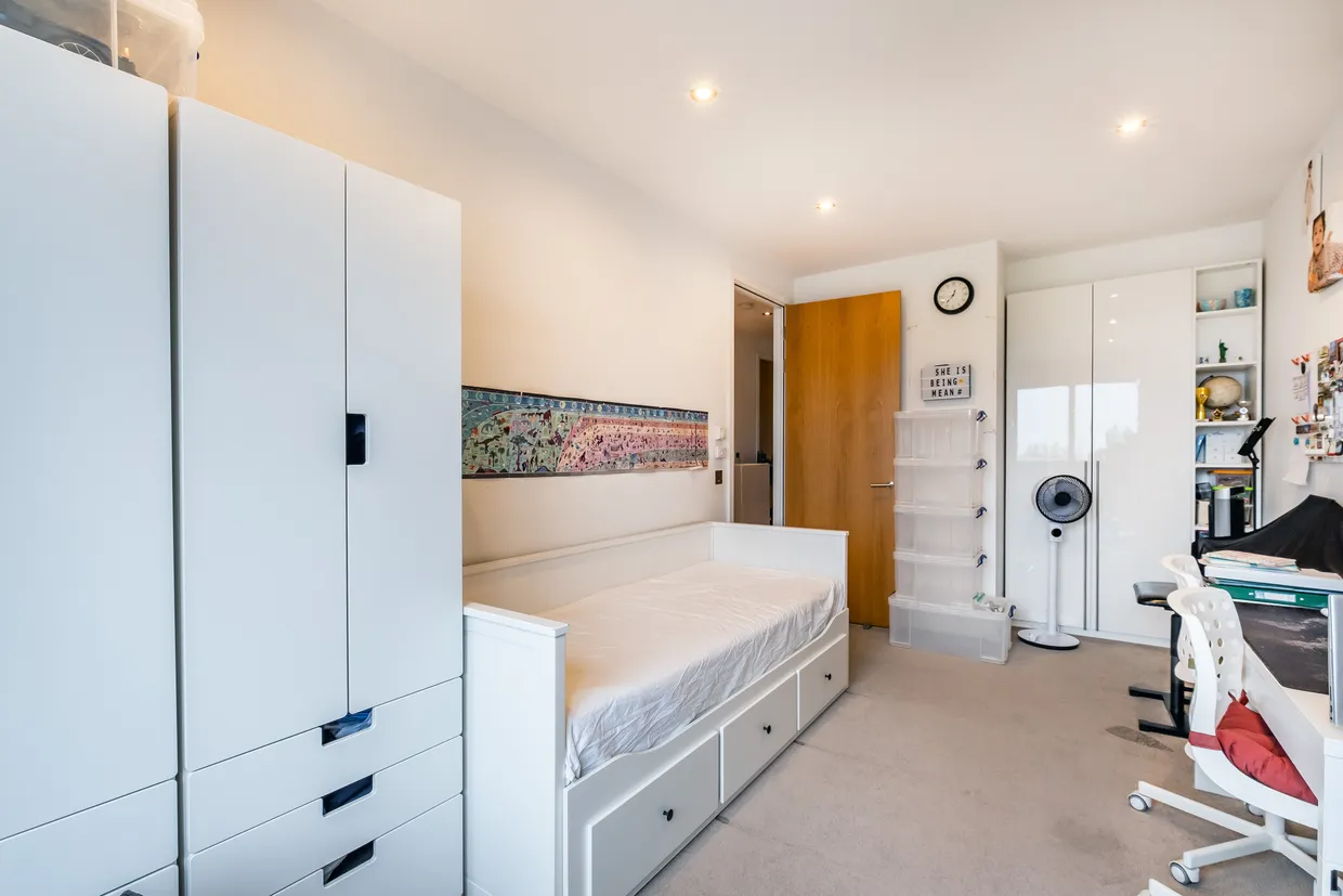 Finchley Road, London, NW3 photo 10