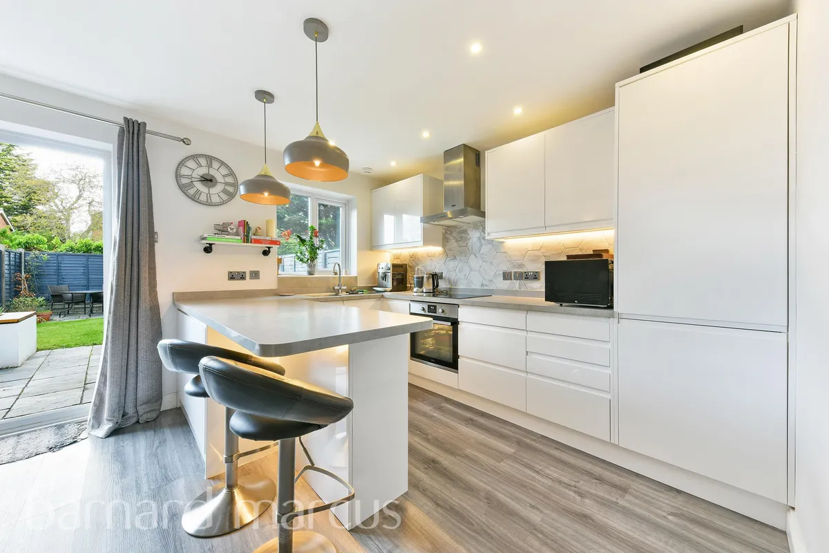 Moreton Avenue, London, ISLEWORTH