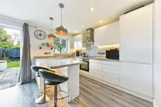 Moreton Avenue, London, ISLEWORTH