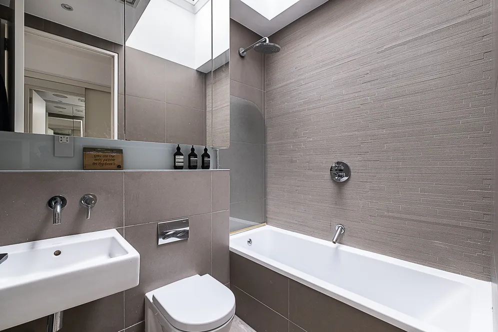 Osiers Road, London, SW18 photo 8