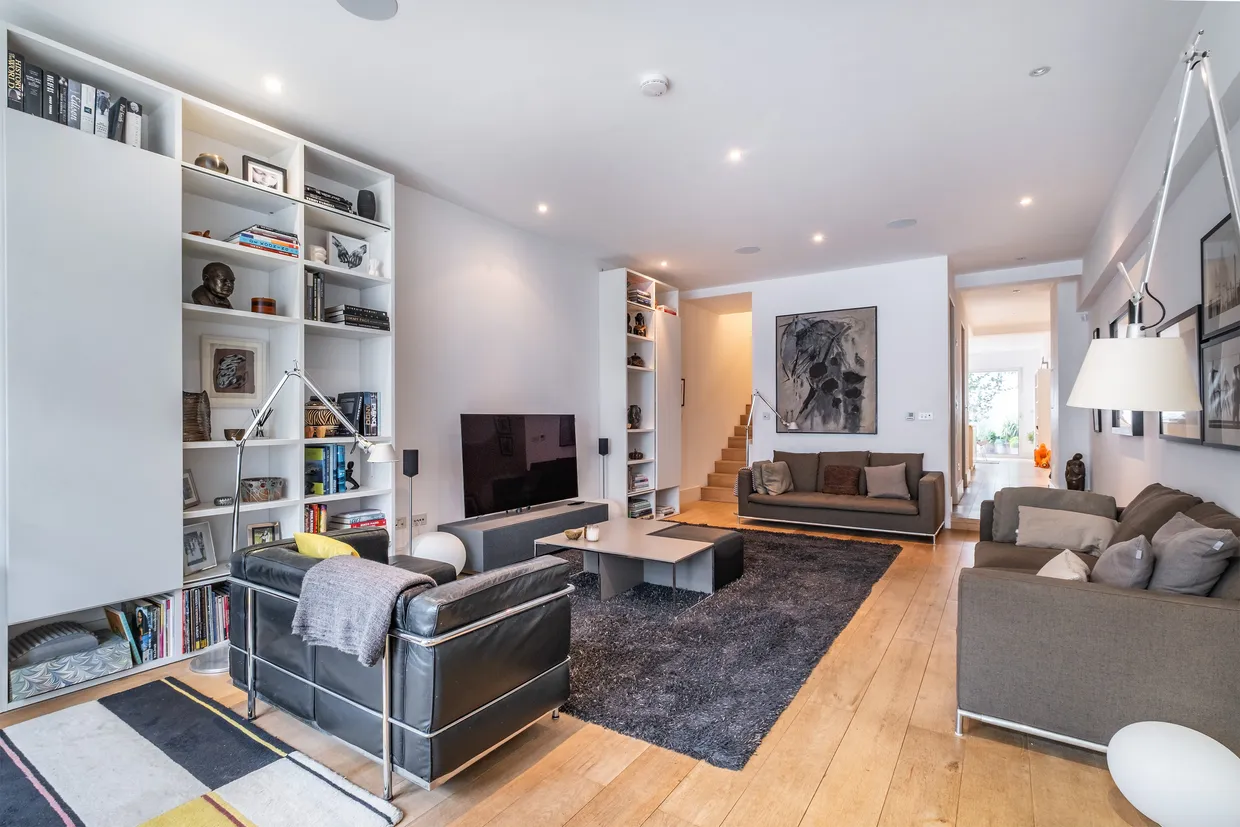 Osiers Road, London, SW18 photo 20