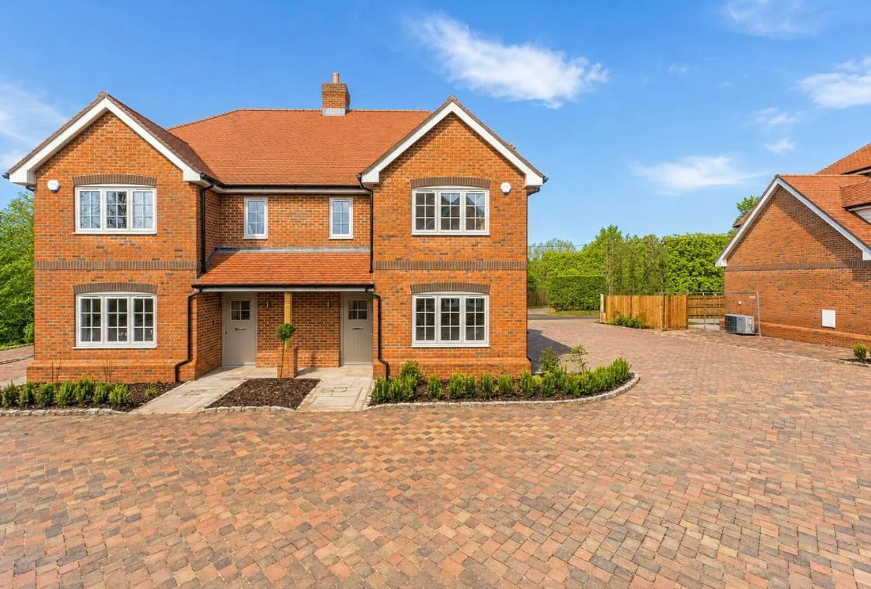 Bowling Alley, Crondall, Farnham, GU10 photo 1