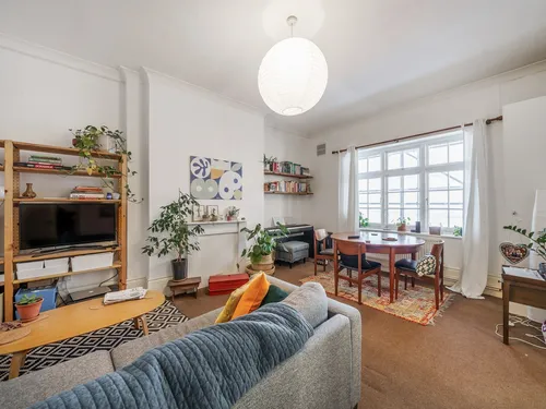 Knatchbull Road, Londonphoto