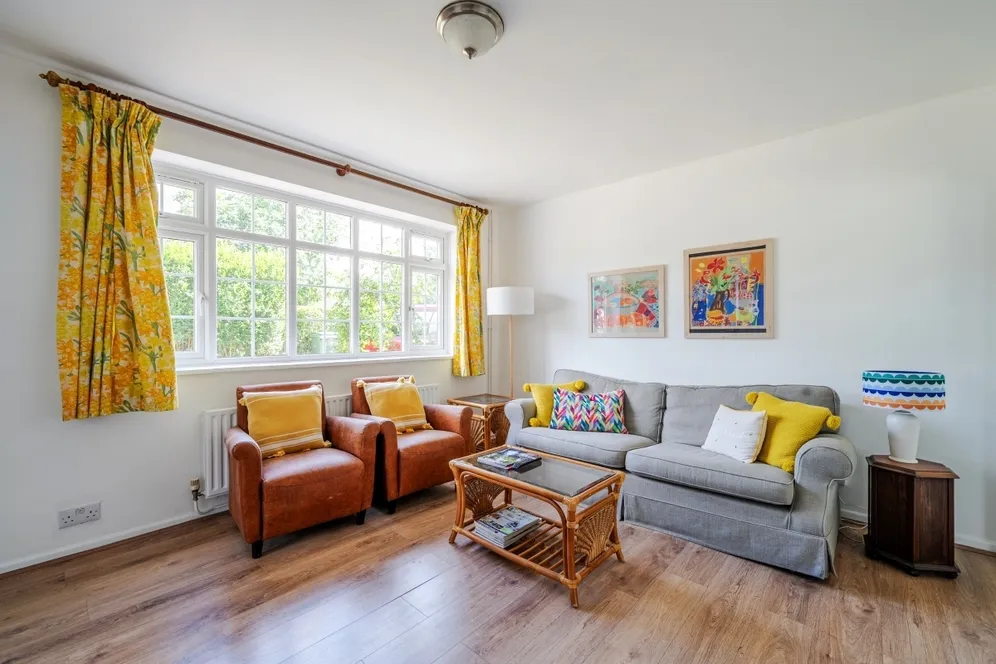 Manor Road North, Thames Ditton KT7 photo 2