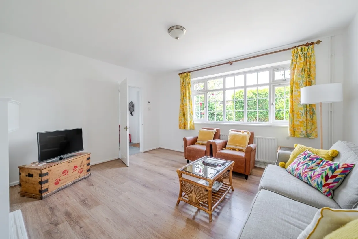Manor Road North, Thames Ditton KT7 photo 4