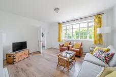 Manor Road North, Thames Ditton KT7 photo 4