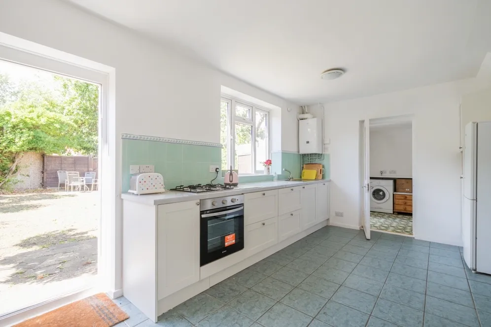 Manor Road North, Thames Ditton KT7 photo 5