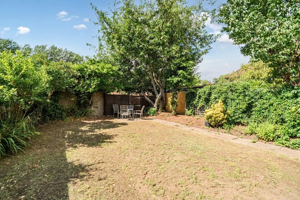 Manor Road North, Thames Ditton KT7 photo 9